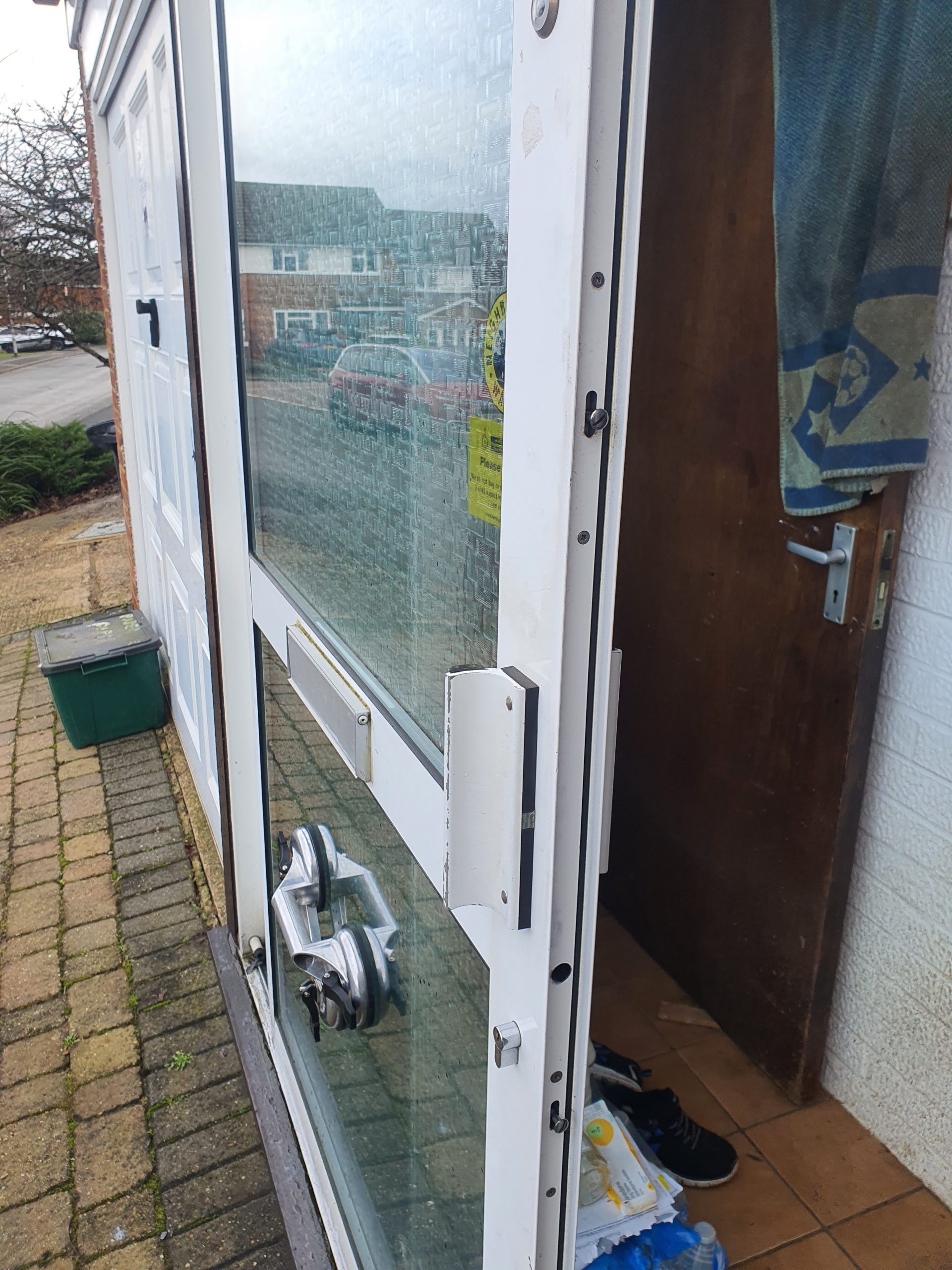 sliding patio screen door lock replacement