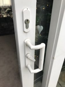 how to fix sliding glass door lock and handle
